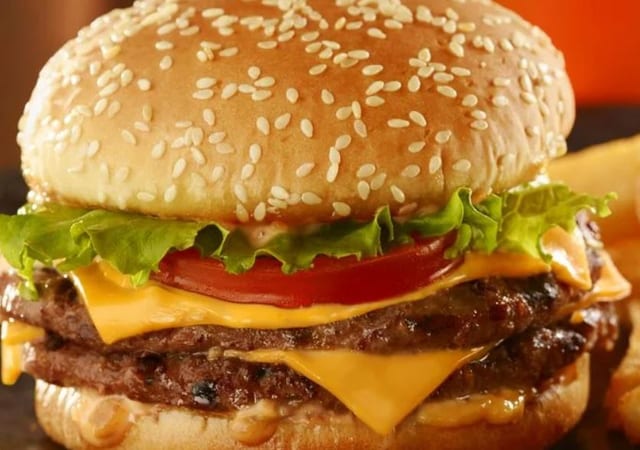Cheeseburger (8 oz).